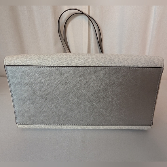 Michael Kors Vincent Large White And Metallic Silver Canvas Tote Coin Pouch NWT - Picture 6 of 9